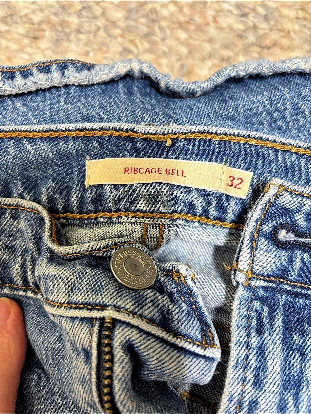 Levi’s Ribcage Bell Jeans 32 - Picture 3 of 3